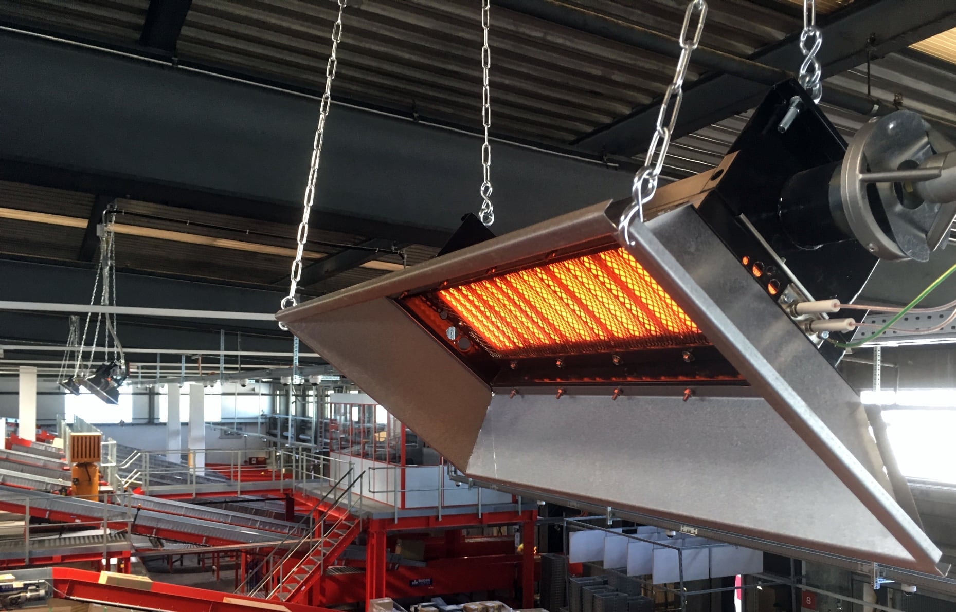 Hallenheizung Gewerbe - Pakole GH Hellstrahler DPD Logistikzentrum Möhlin, energieeffizient für Lager